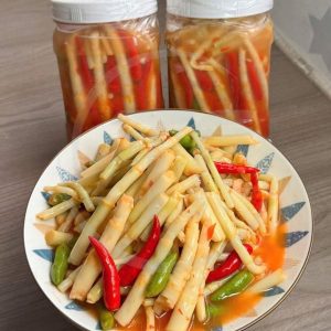 Măng Trúc Ngâm Ớt: Cách Làm Giòn Cay, Không Đắng, Không Nổi Váng